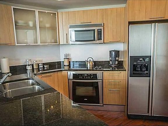 4th image of 480 NE 30th St APT 1906