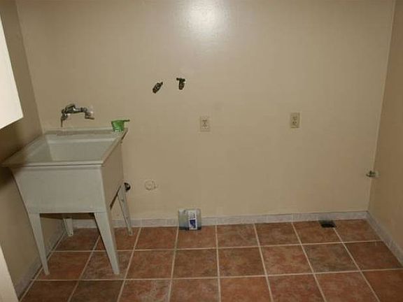Laundry room (in unit)