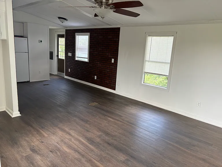 949 Oak Hill Rd — Photo 2