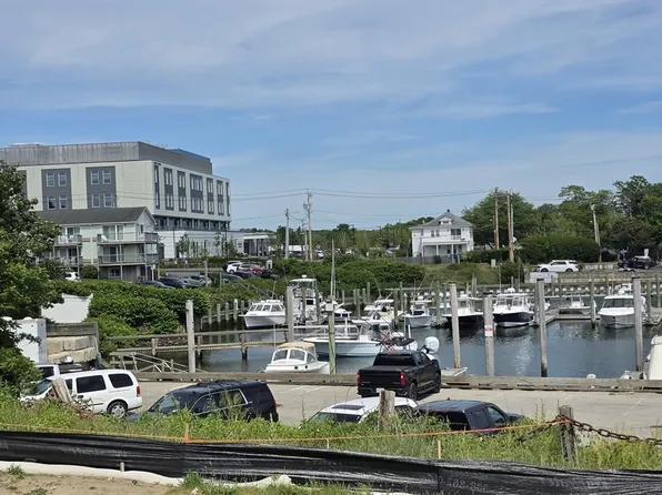 110 School St #E104, Barnstable, MA 02630
