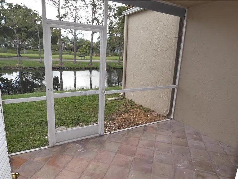 617 Segovia Ct NE — Photo 22