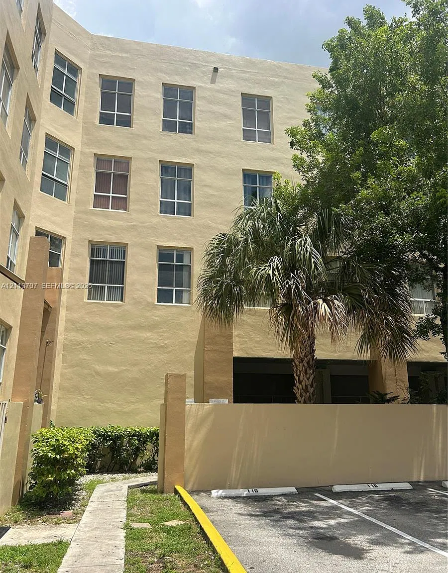 Royal Palms Condo — Photo 1
