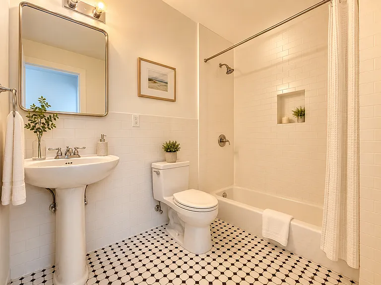 326 Melrose St #4B — Photo 11