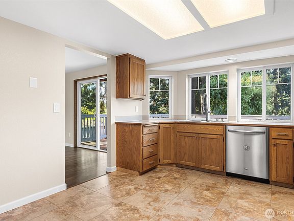 3rd image of 1721 155th Street E