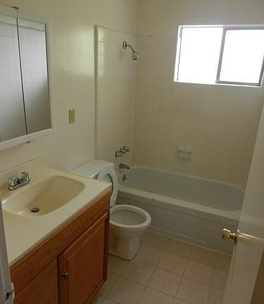 5th image of 2220 Oak Park Ln APT 9