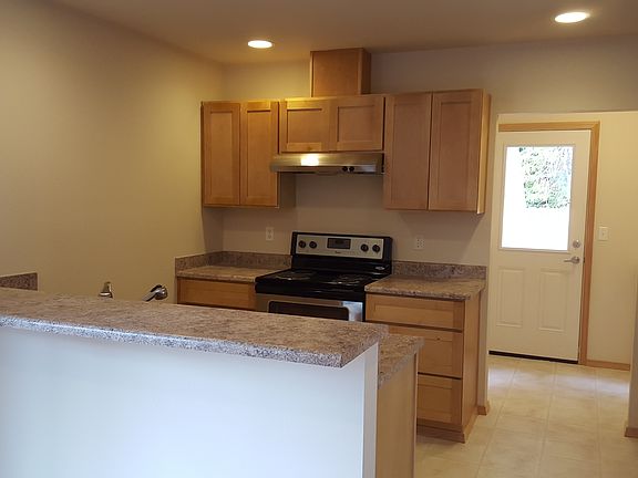 5th image of 378 Ne Hazelberry Ct
