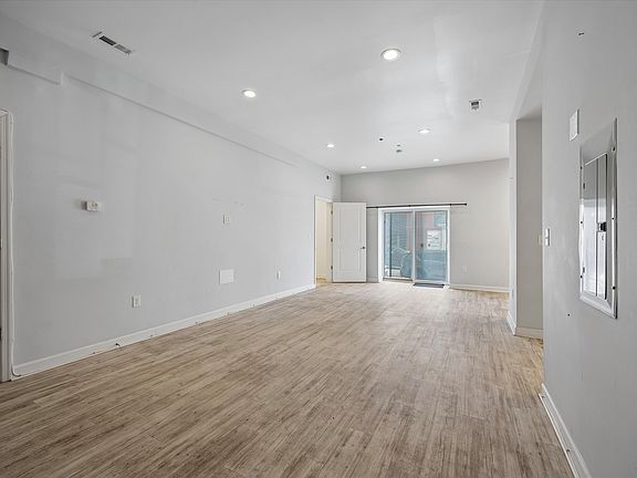 3rd image of 980 N Marshall St #1