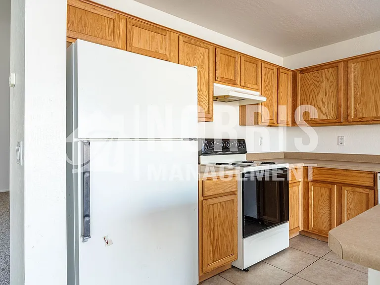 1632 E Cardinal Dr — Photo 12