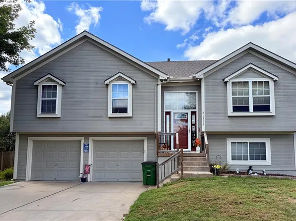21322 Pin Oak Ln, Peculiar, MO 64078