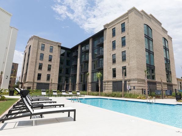 6 Huguenin Ave #1-218