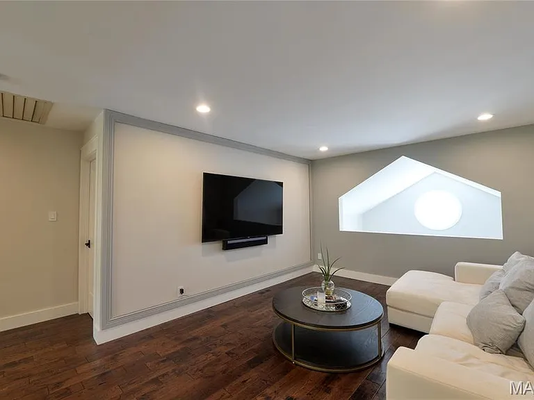 1306 S Geyer Rd — Photo 9