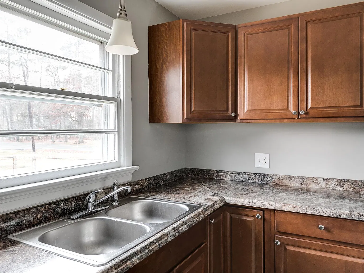 3 bed, 960 sqft, $2,014 — Photo 4