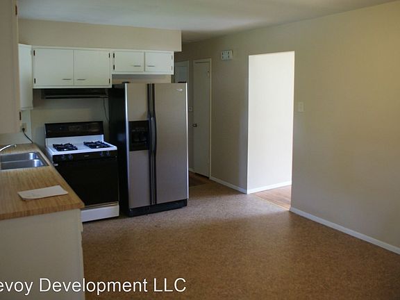 4th image of 7485 Rowles Ave