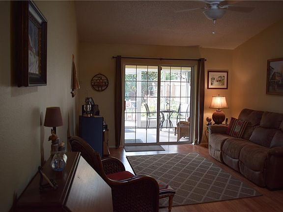 5th image of 1121 Thayer St