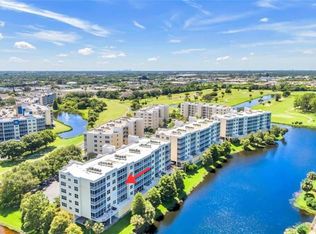 1200 Country Club Dr APT 6305, Largo, FL 33771