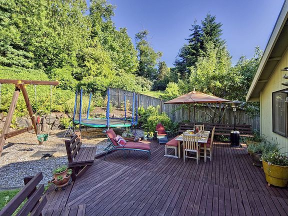 Deck for outdoor entertaining