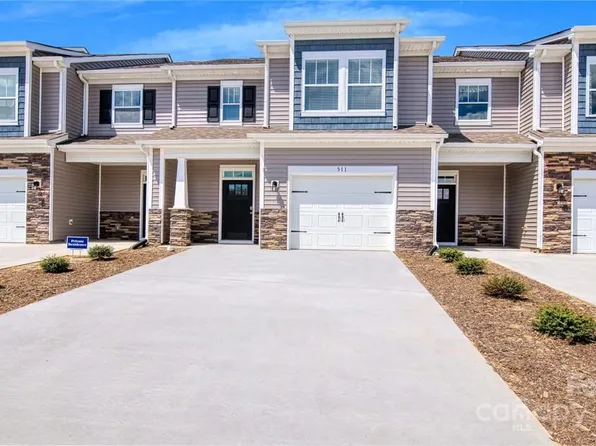 281 Creekview Rd, Hendersonville, NC 28792