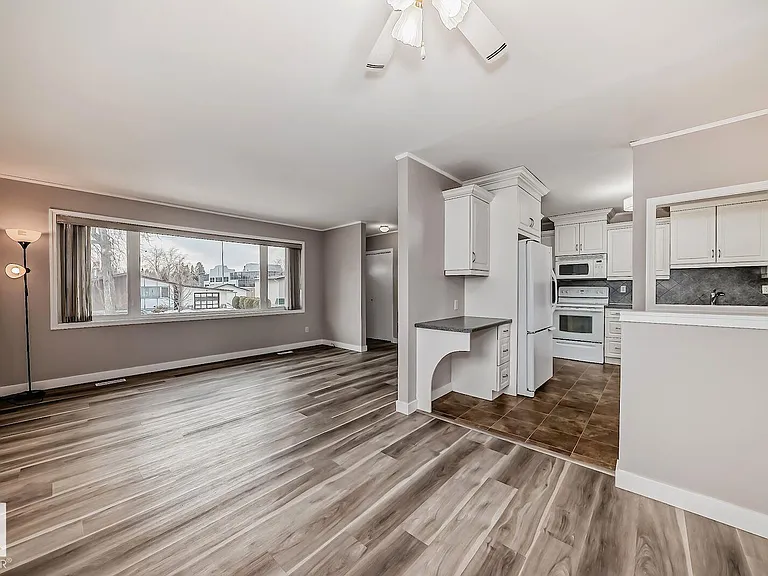 37 Sheridan Dr — Photo 8