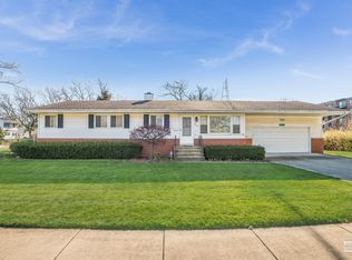 642 Redwood Dr, Aurora, IL 60506