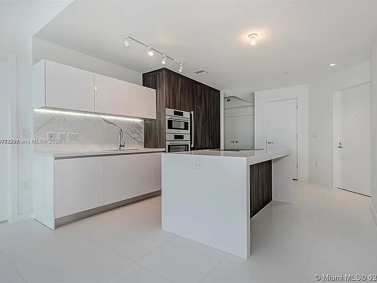 851 NE 1st Ave #1608 — Photo 2