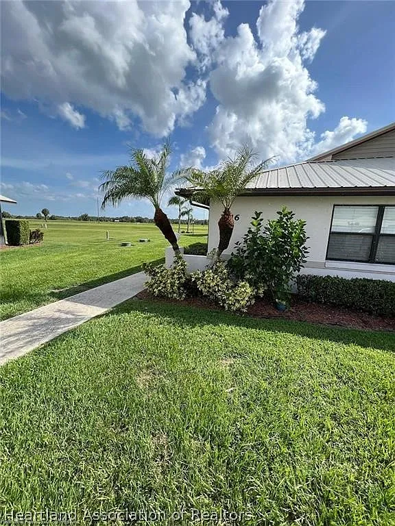 2 bed, 2.0 bath, 910 sqft, $1,650 — Photo 2