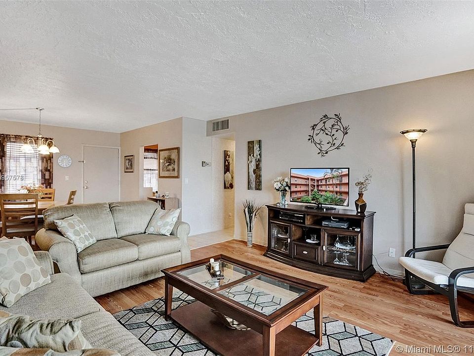 1st image of 2841 Somerset Dr APT 318