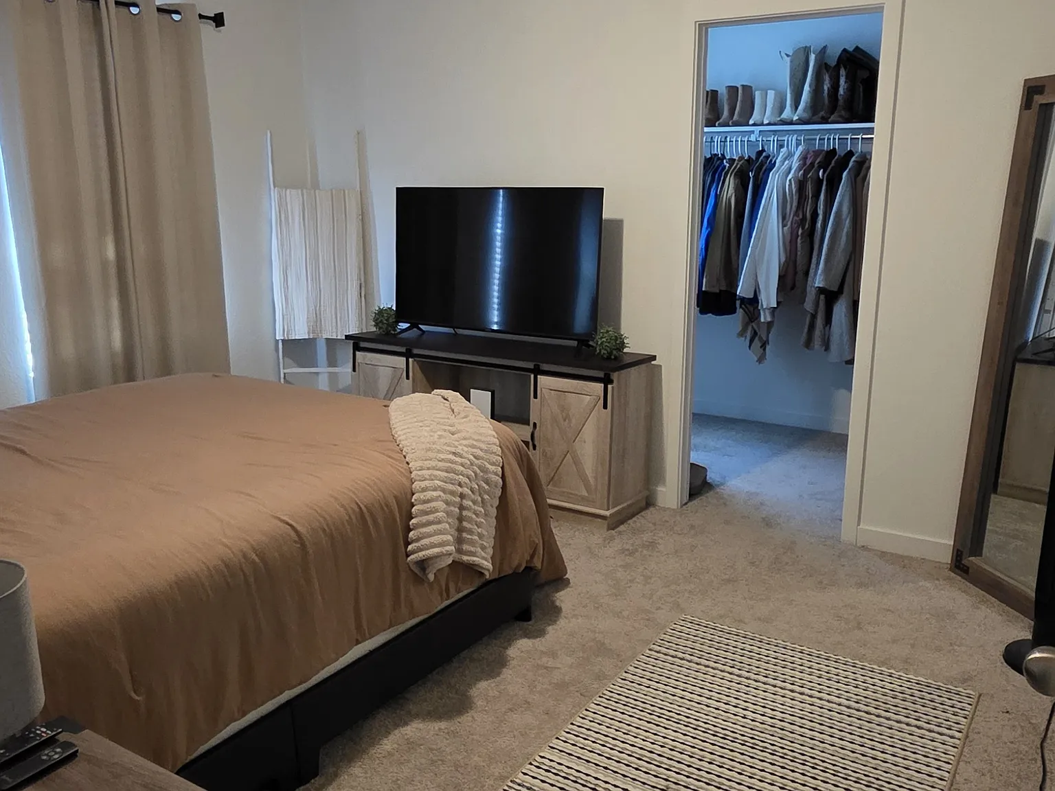 4 bed, 2379 sqft, $1,000 — Photo 3