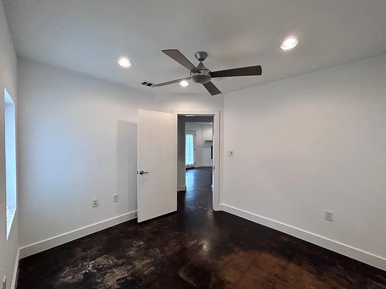 1718 Giles St — Photo 16