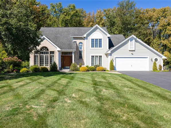 64 Chippenham Dr, Penfield, NY 14526