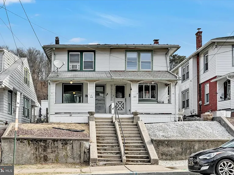 305 S 4th St — Photo 11