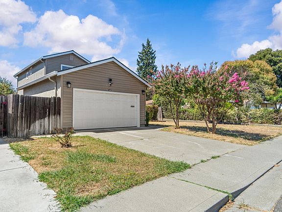 2nd image of 1086 Mockingbird Lane