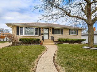 916 S Iowa Ave, Addison, IL 60101