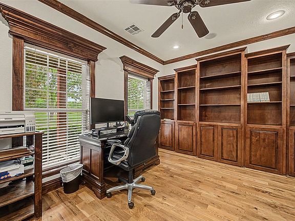 5th image of 302 Spring Creek Rd