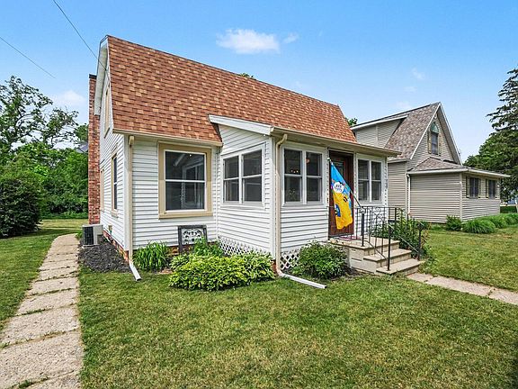 3rd image of 729 S Haven Pl