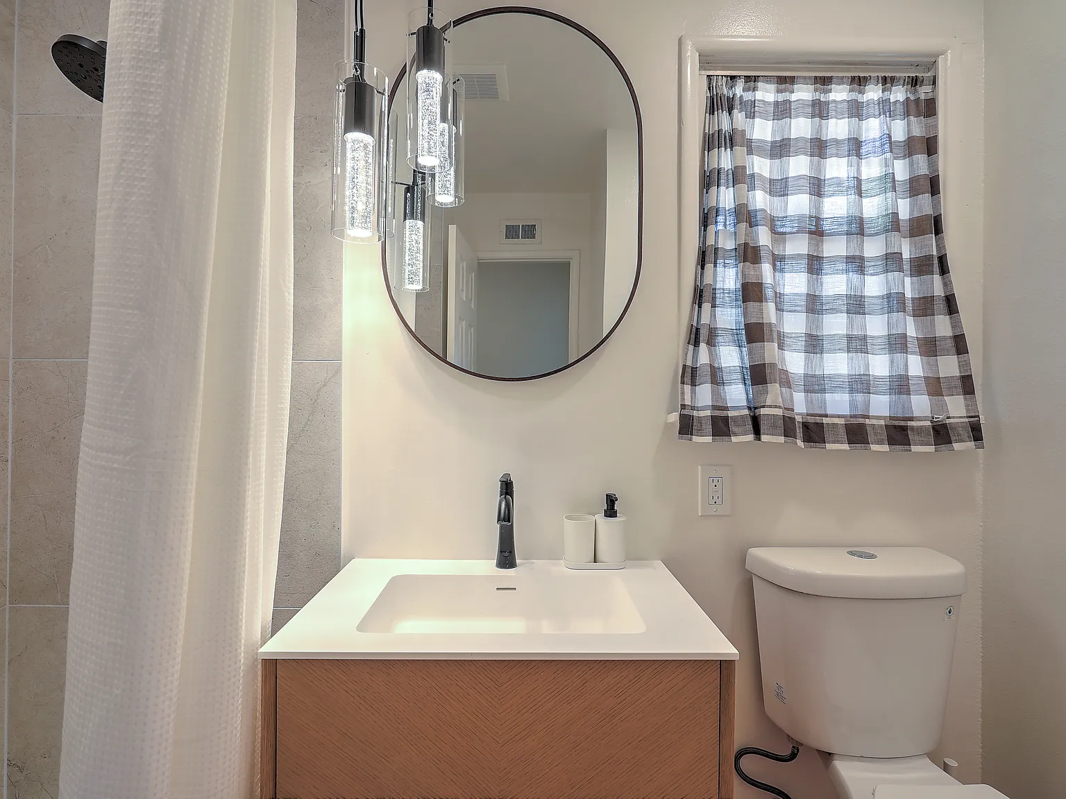 3 bed, 1300 sqft, $4,475 — Photo 4