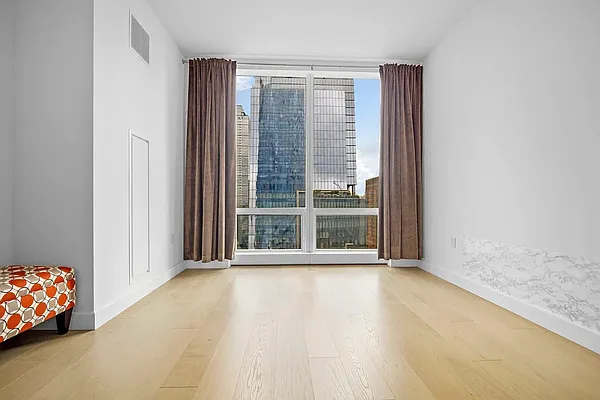 Rented by SERHANT. | media 3
