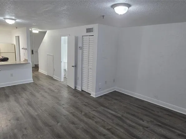 8027 NW 8th St APT 13, Miami, FL 33126