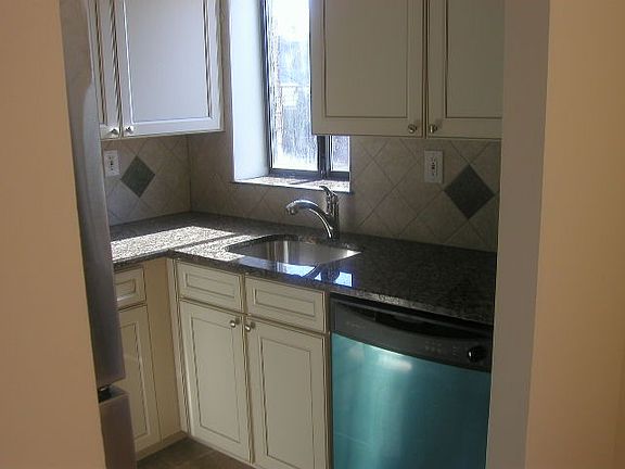 4th image of 119-40 Metropolitan Ave #H3