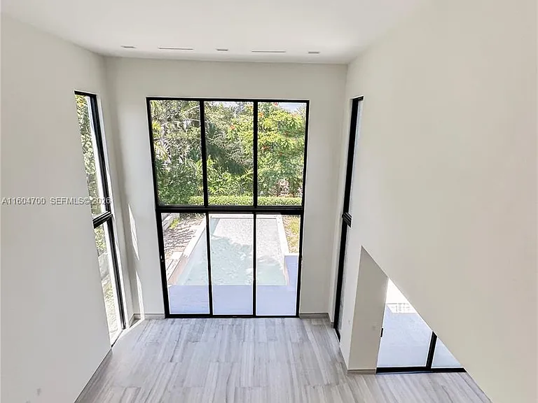 345 W 46th St — Photo 11