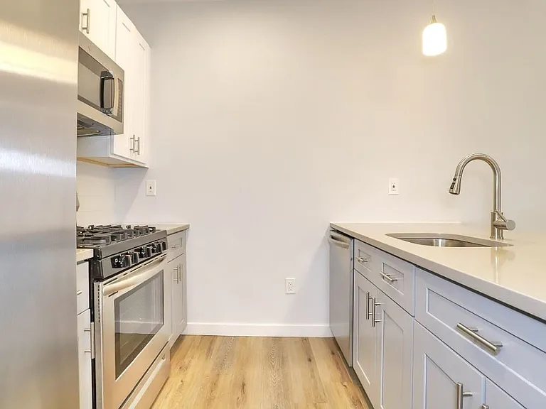 502 Broadway #301 — Photo 14