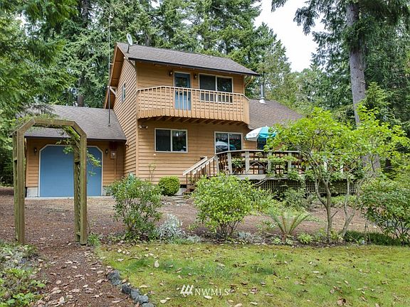 2nd image of 5237 Ponderosa Drive NE