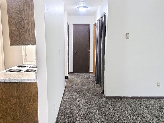 5th image of 904 Thomas Ave NE #15