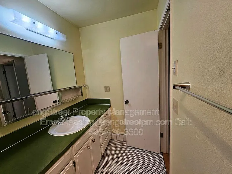 4606 NE Broadway St — Photo 11