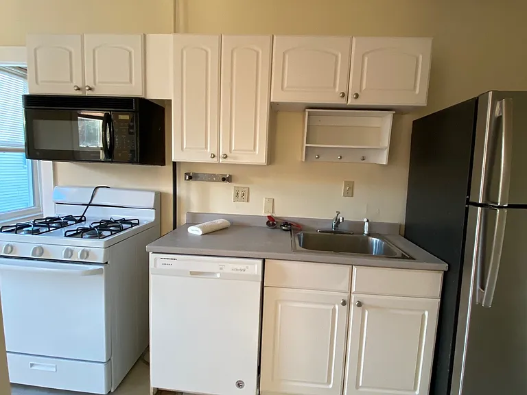 95 Moore St #2 — Photo 6