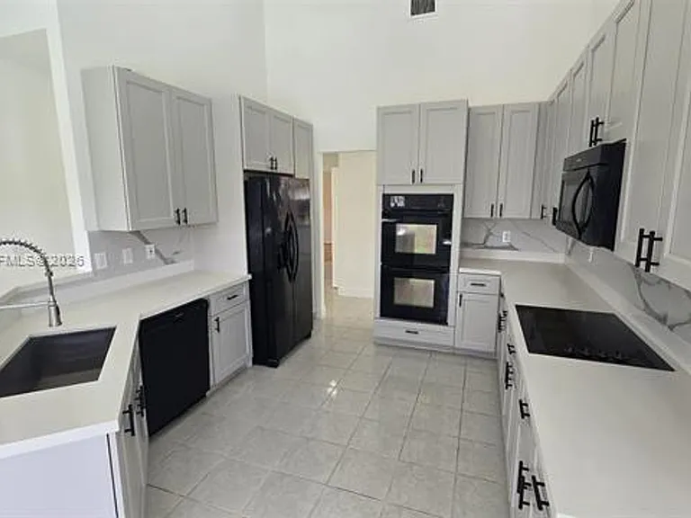 10320 Guatemala St #10320 — Photo 6