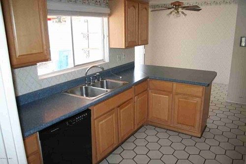 2nd image of 122 E Tam Oshanter Dr
