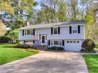 9 Longmeadow Rd, Medfield, MA 02052