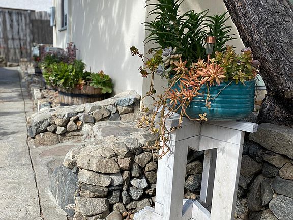5th image of 1041 1/2 E Providencia Ave