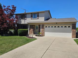 2919 Fox Hill Dr, Sterling Heights, MI 48310