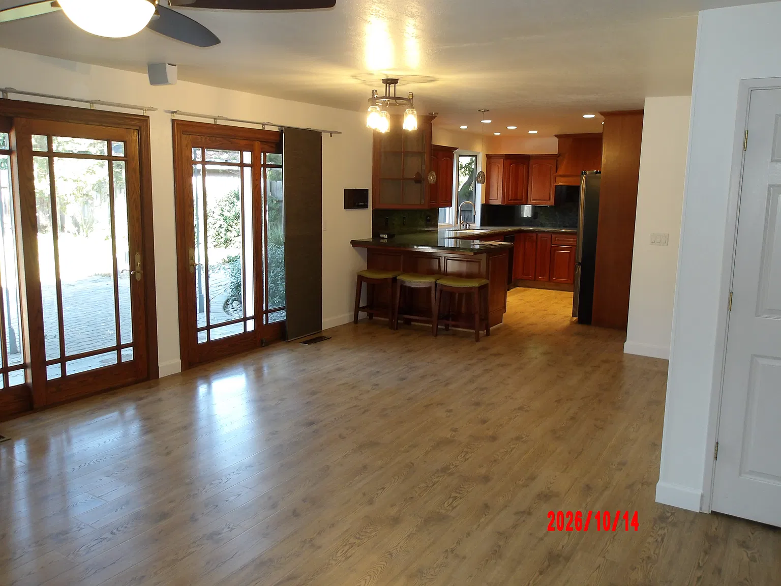3 bed, 2.5 bath, 2576 sqft, $4,900 — Photo 2